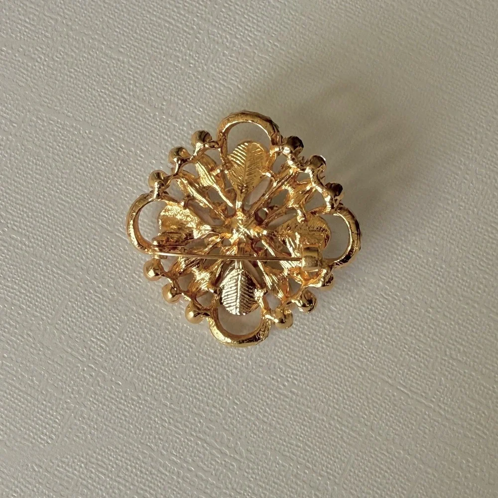 Gold Tone Rhinestone Flower‎ Brooch Faux Pale Pink Lucite Pin 1.5
